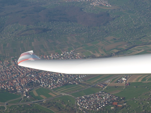 Bild: Saubere Tragflächen über Neuhausen