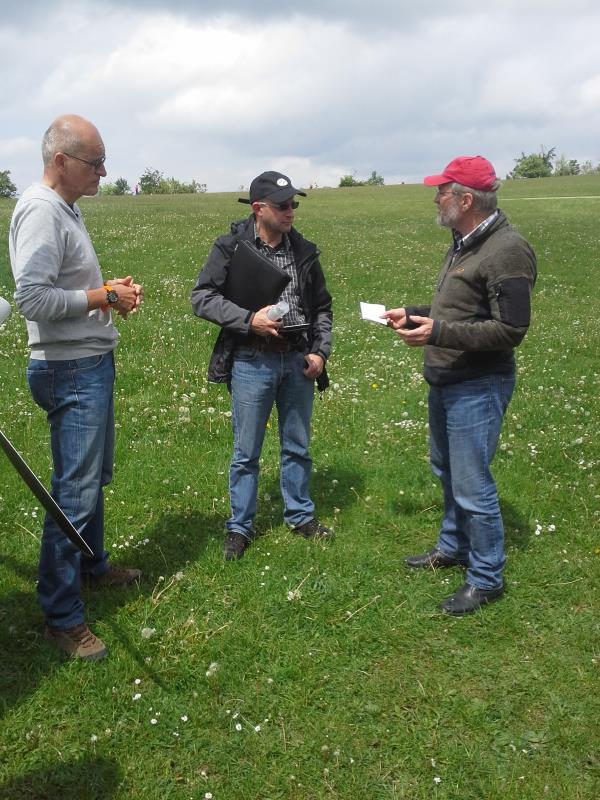 Klaus Bader, Alexander Arway und Prüfer Wolfgang Schmalz (v.li.n.re.) 04 15 Prüfungsbesprechung